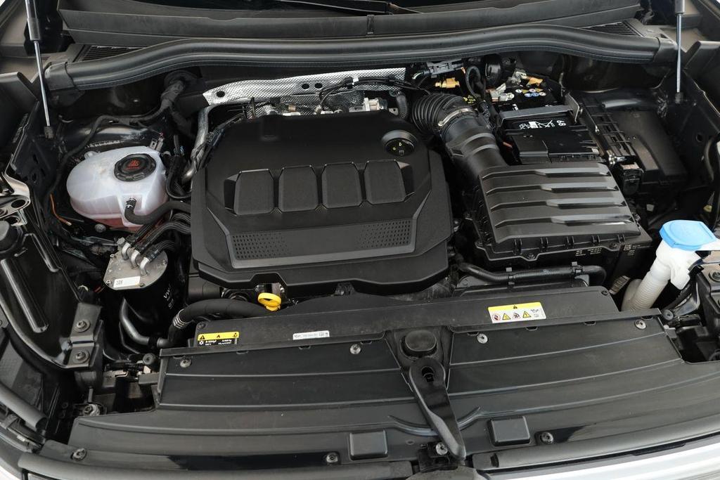 Volkswagen Tiguan 2024 г. Чёрный, пробег 40300 км