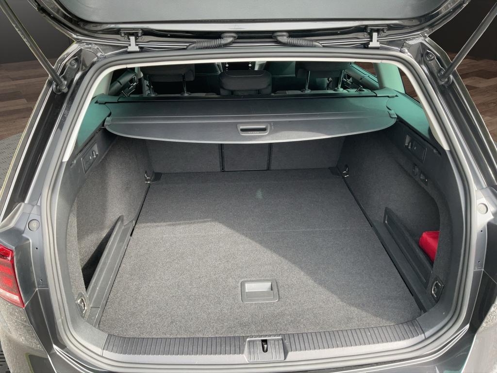 Volkswagen PASSAT VARIANT 2023 г. Серый, пробег 48095 км