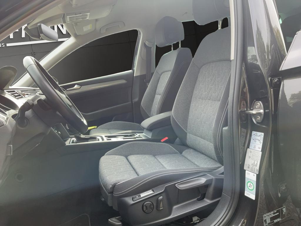 Volkswagen PASSAT VARIANT 2023 г. Серый, пробег 48095 км