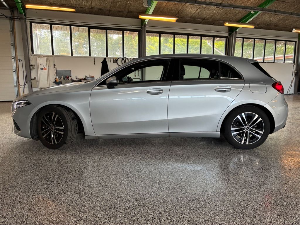 Mercedes-Benz A 200 2023 г. Серебристый, пробег 50000 км