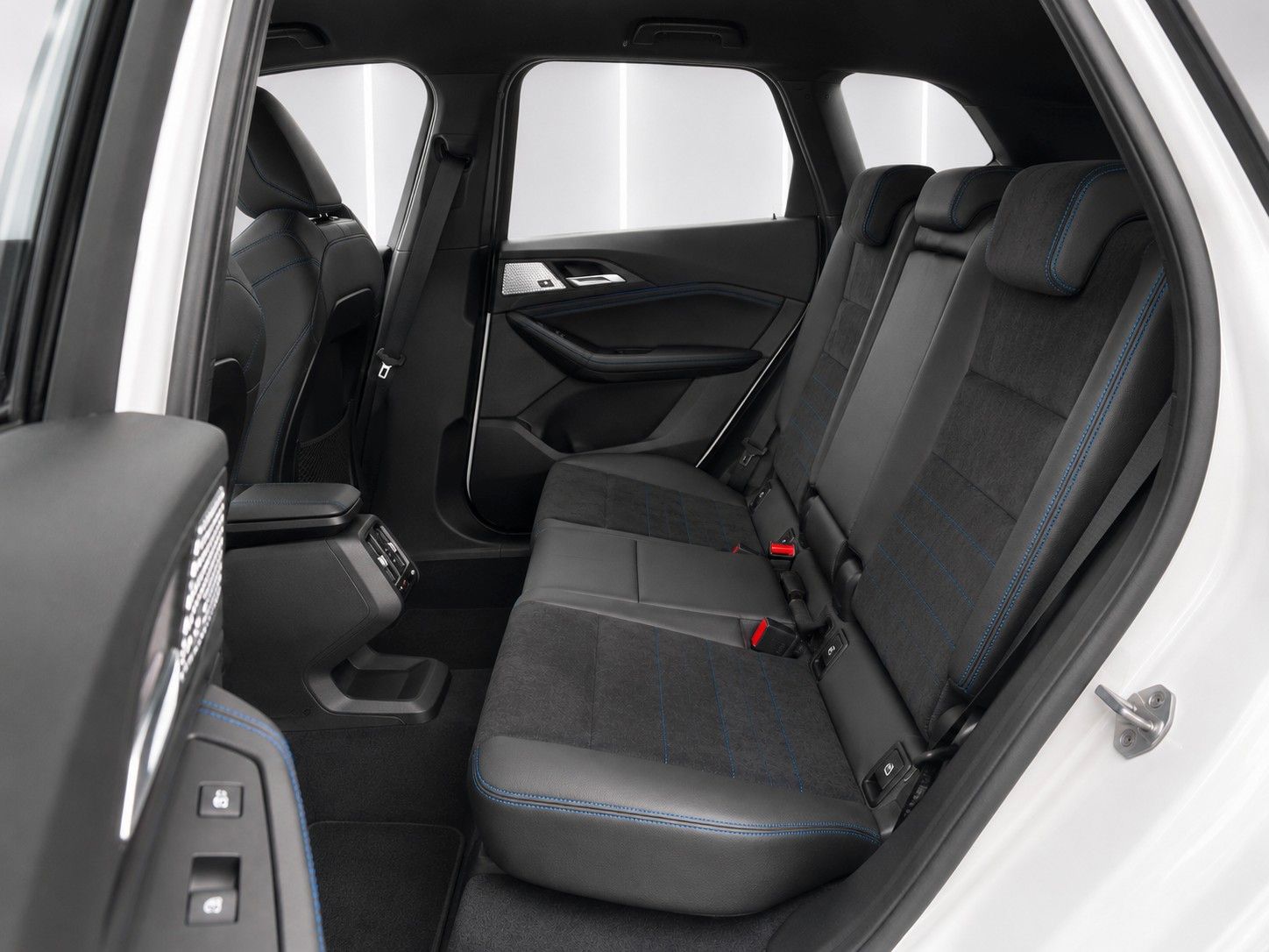 BMW 218 2023 г. Белый, пробег 52000 км