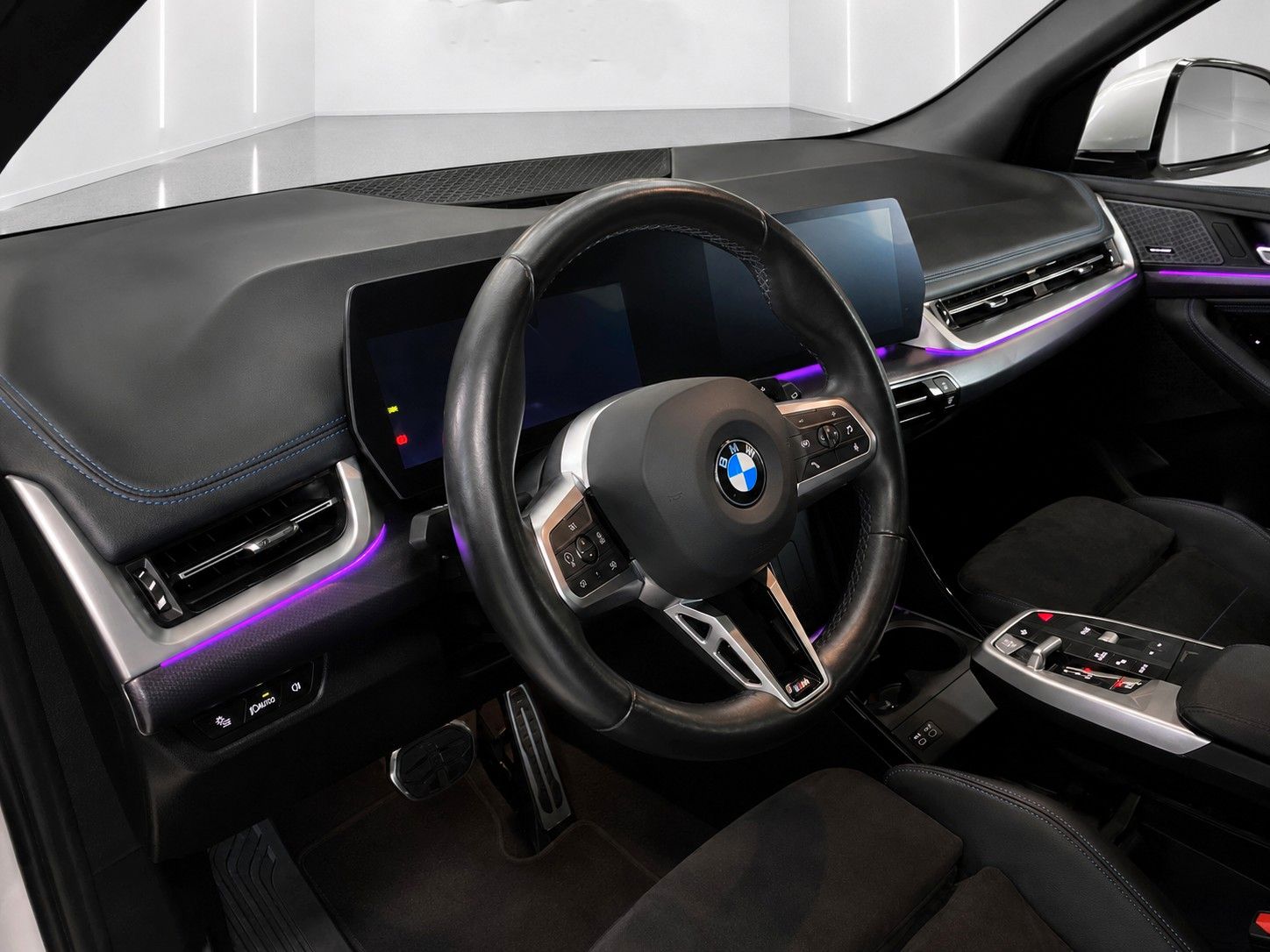 BMW 218 2023 г. Белый, пробег 52000 км