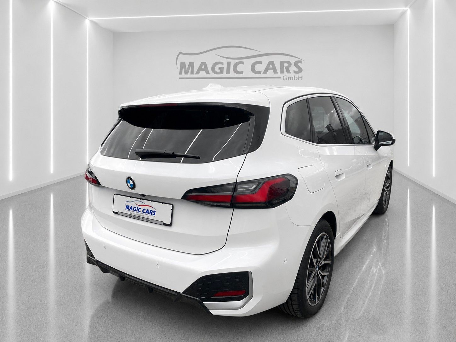 BMW 218 2023 г. Белый, пробег 52000 км
