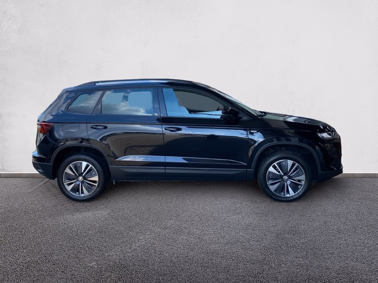 Skoda Karoq 2022 г. Чёрный, пробег 45000 км