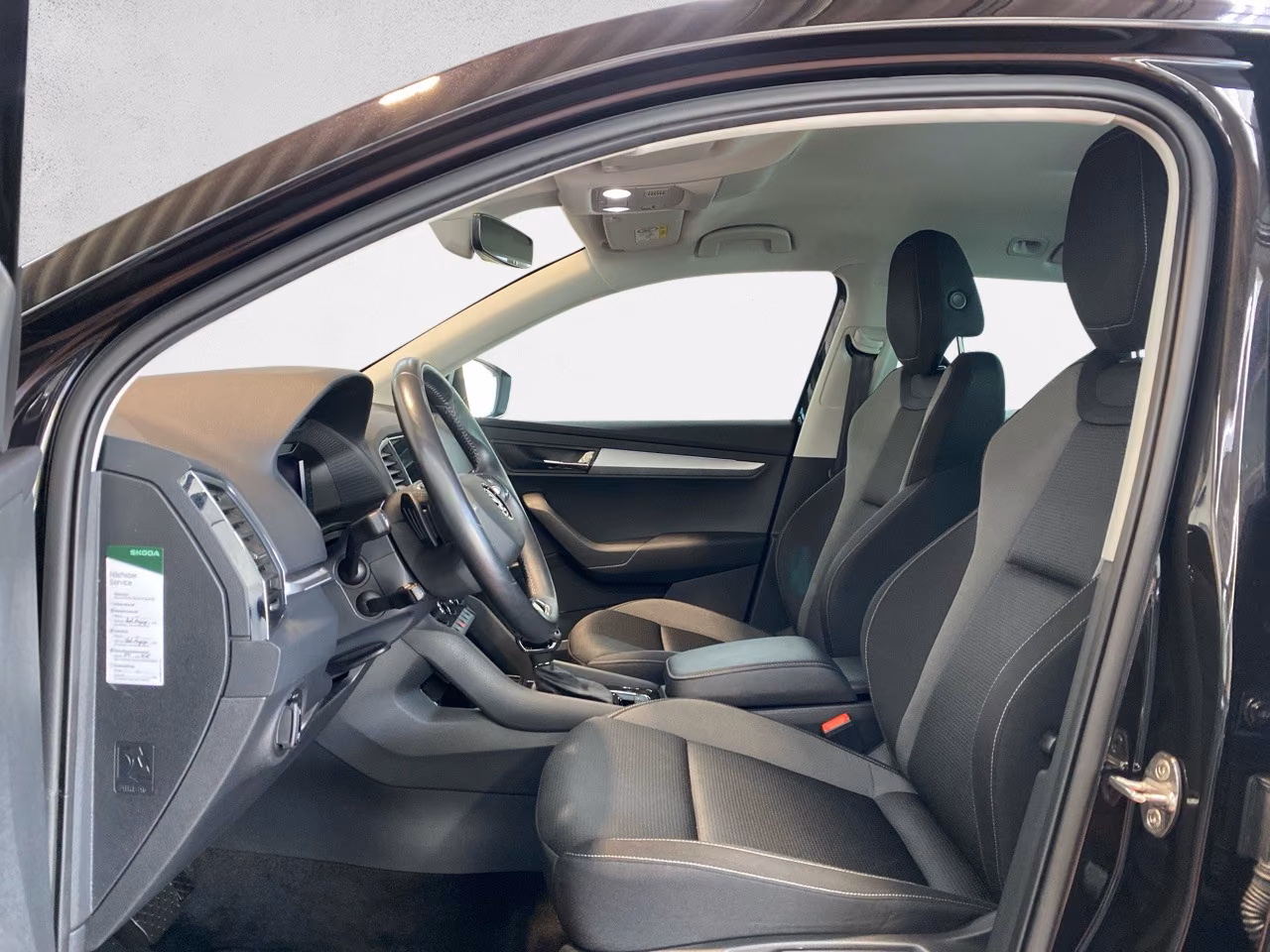 Skoda Karoq 2022 г. Чёрный, пробег 45000 км