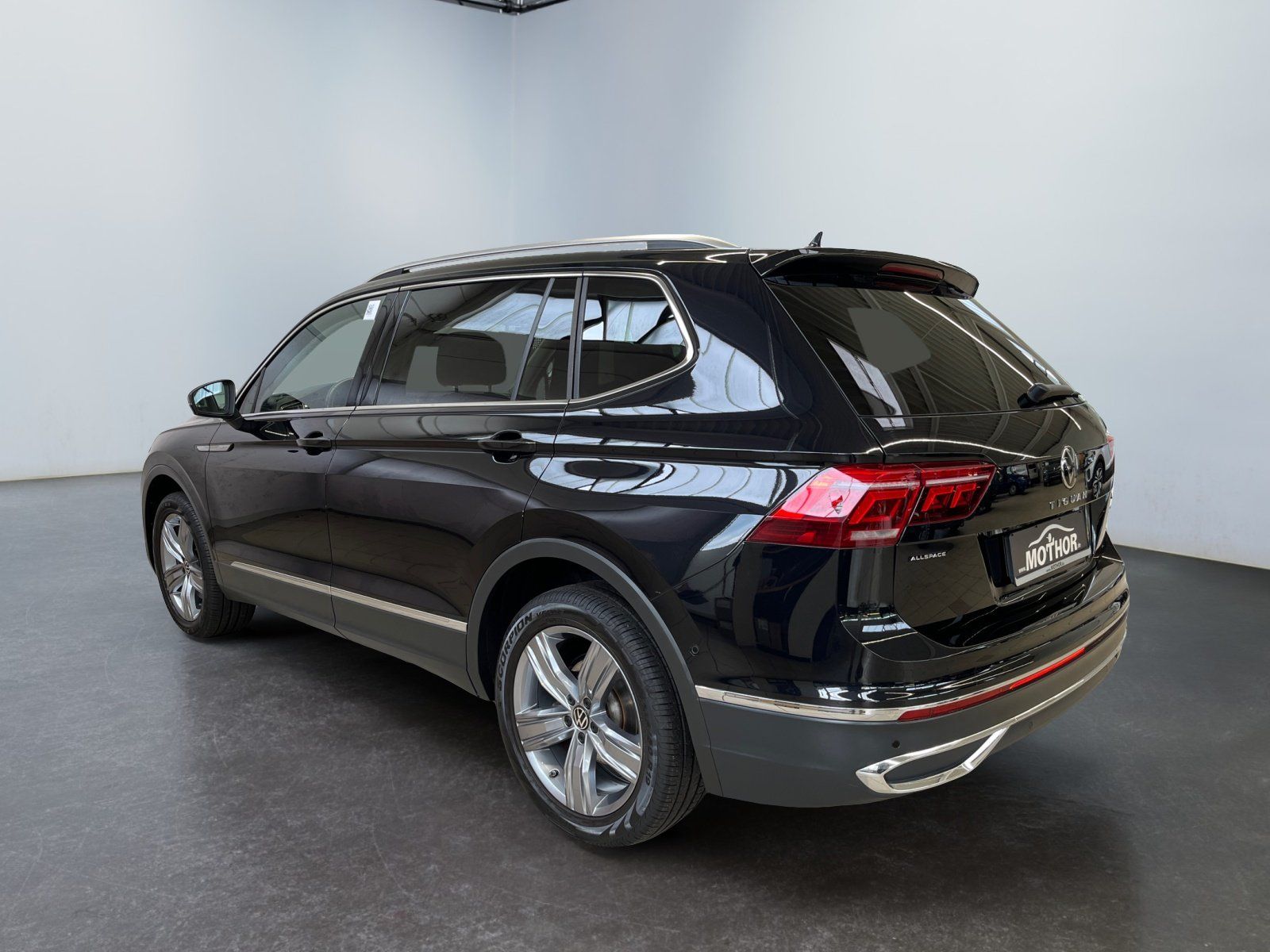 Volkswagen TIGUAN ALLSPACE 2023 г. Чёрный, пробег 35505 км