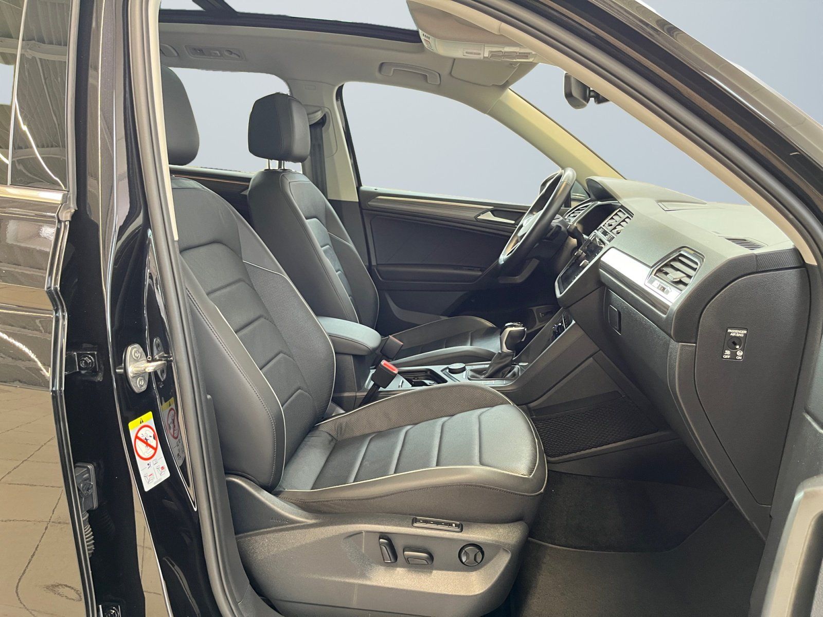 Volkswagen TIGUAN ALLSPACE 2023 г. Чёрный, пробег 35505 км