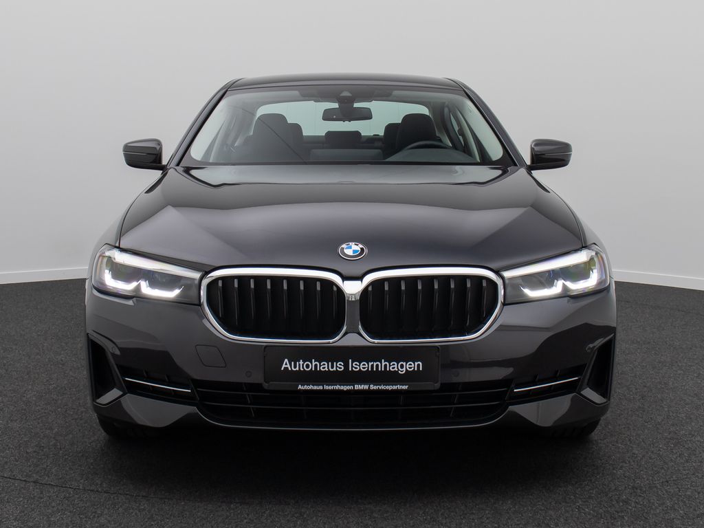 BMW 530 2023 г. Чёрный, пробег 42122 км