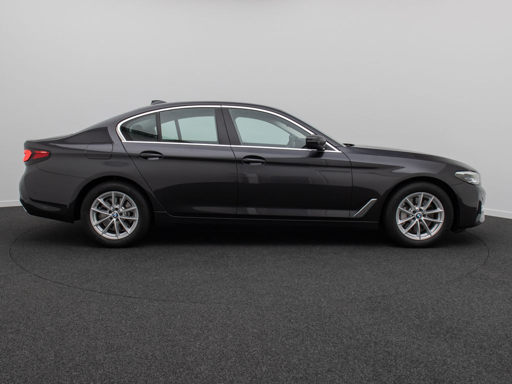 BMW 530 2023 г. Чёрный, пробег 42122 км