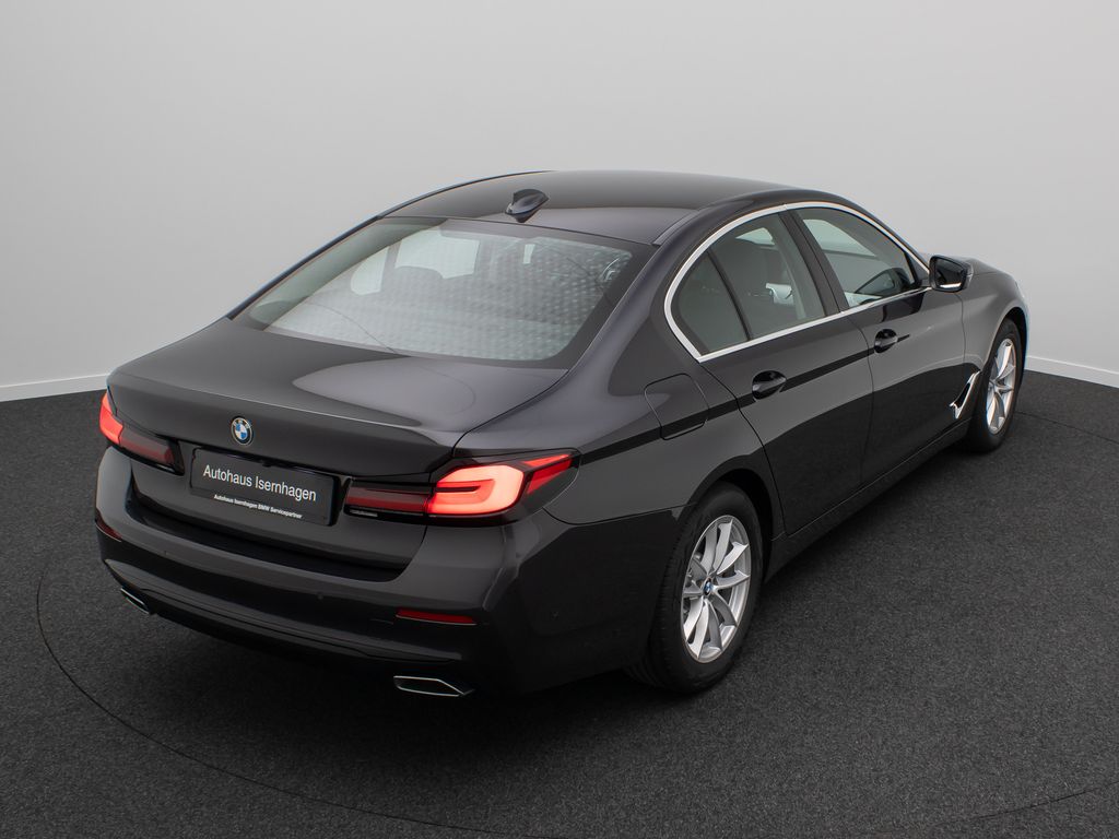 BMW 530 2023 г. Чёрный, пробег 42122 км