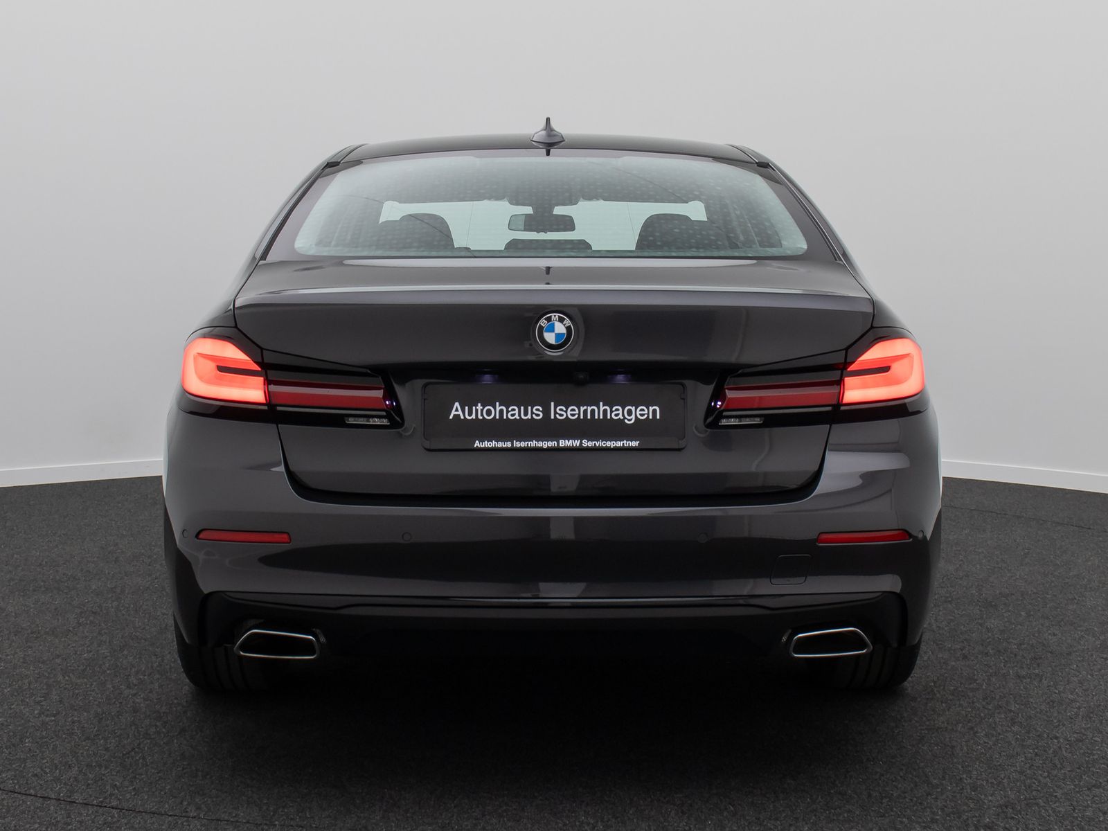 BMW 530 2023 г. Чёрный, пробег 42122 км