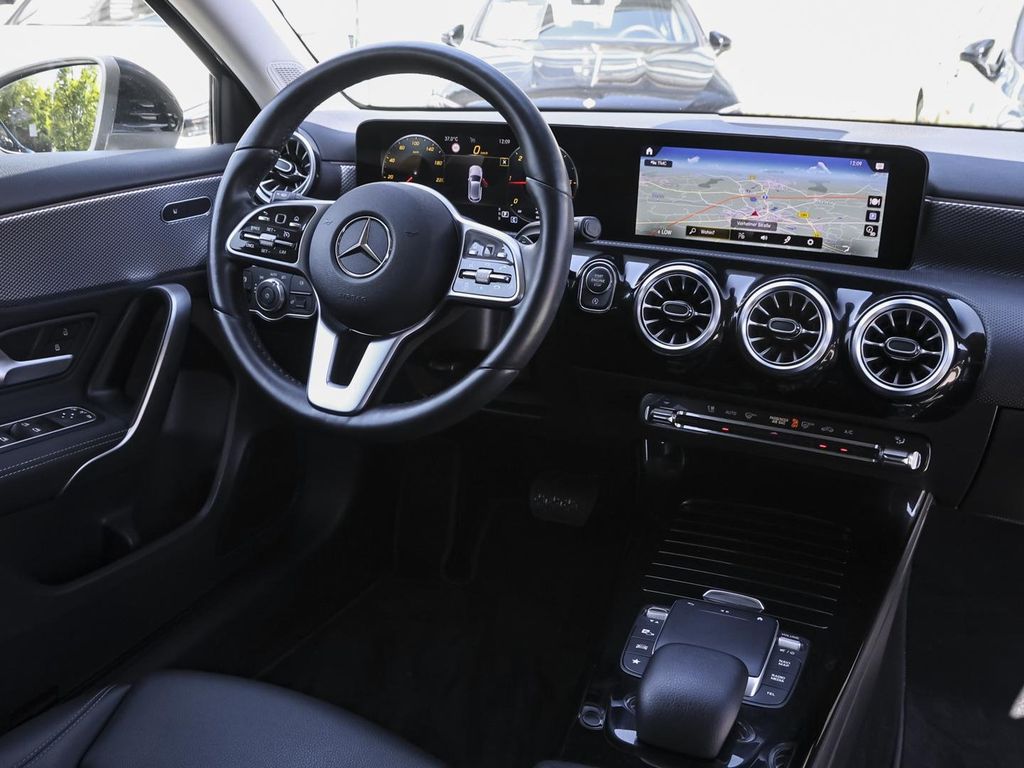 Mercedes-Benz A 200 2022 г. Чёрный, пробег 36267 км