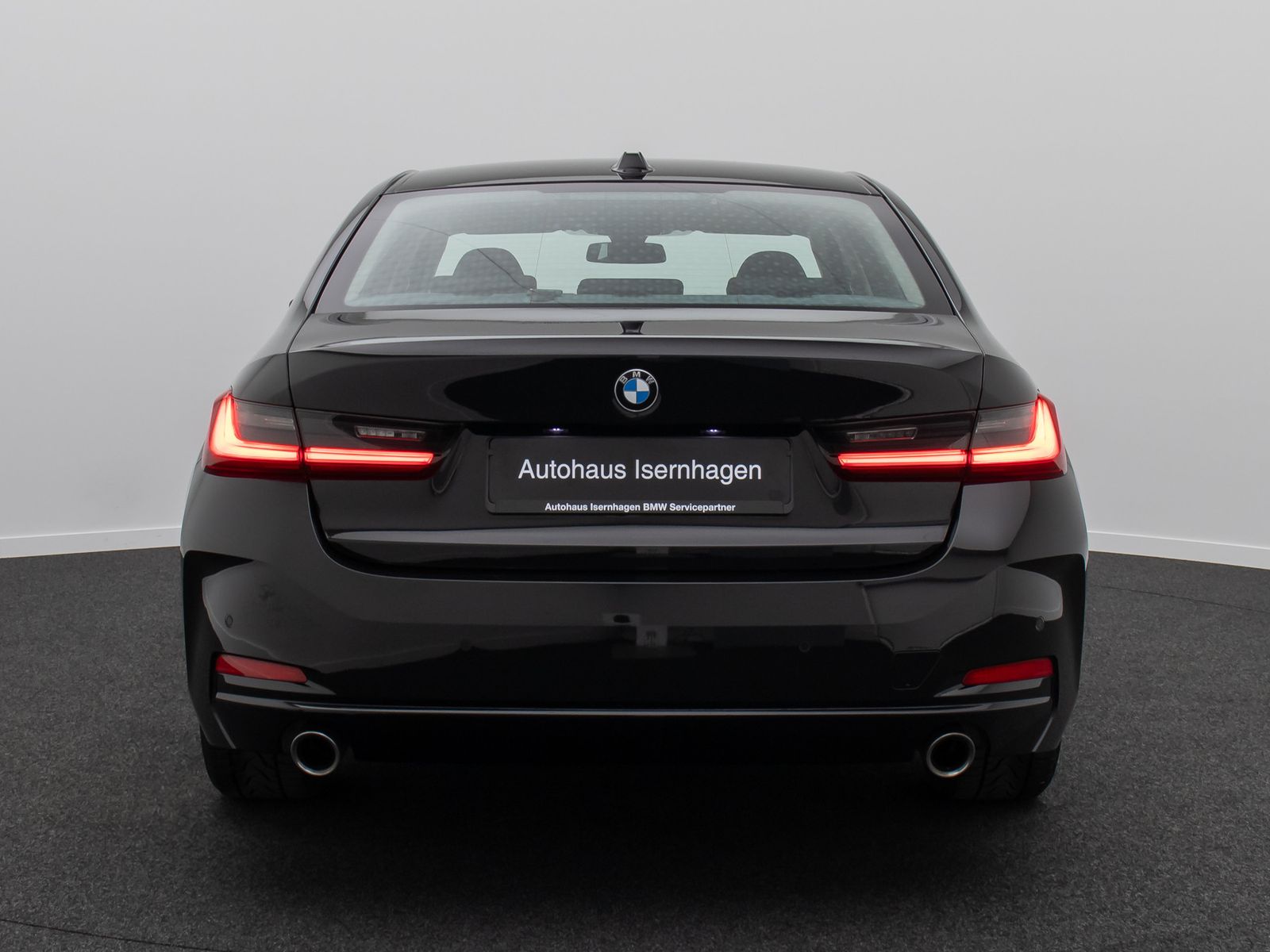 BMW 318 2024 г. Чёрный, пробег 45004 км