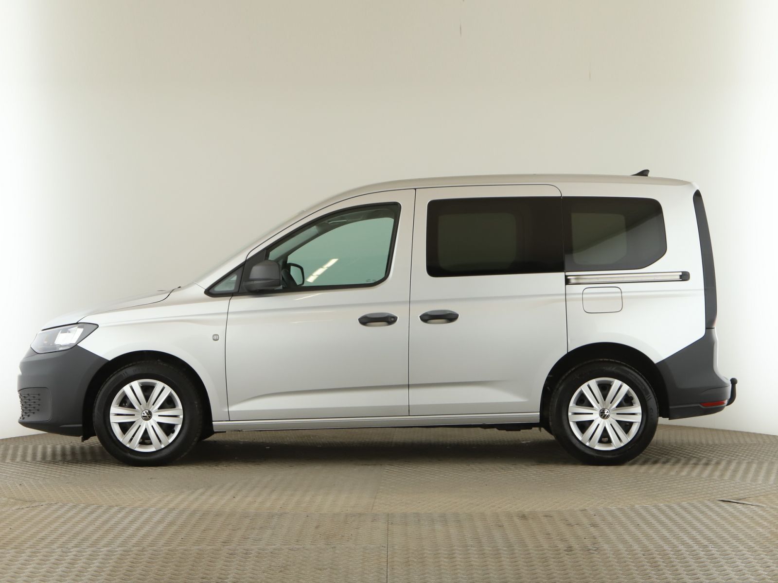 Volkswagen Caddy 2023 г. Серебристый, пробег 34150 км