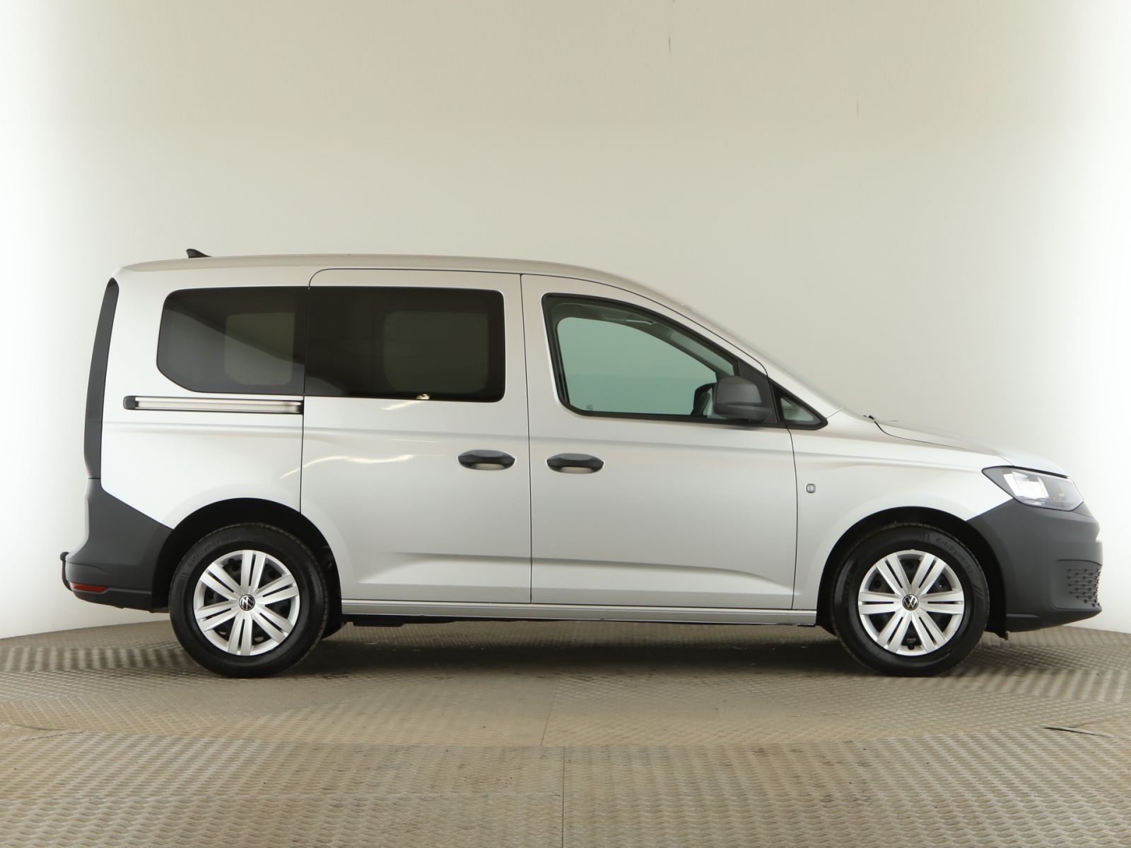 Volkswagen Caddy 2023 г. Серебристый, пробег 34150 км