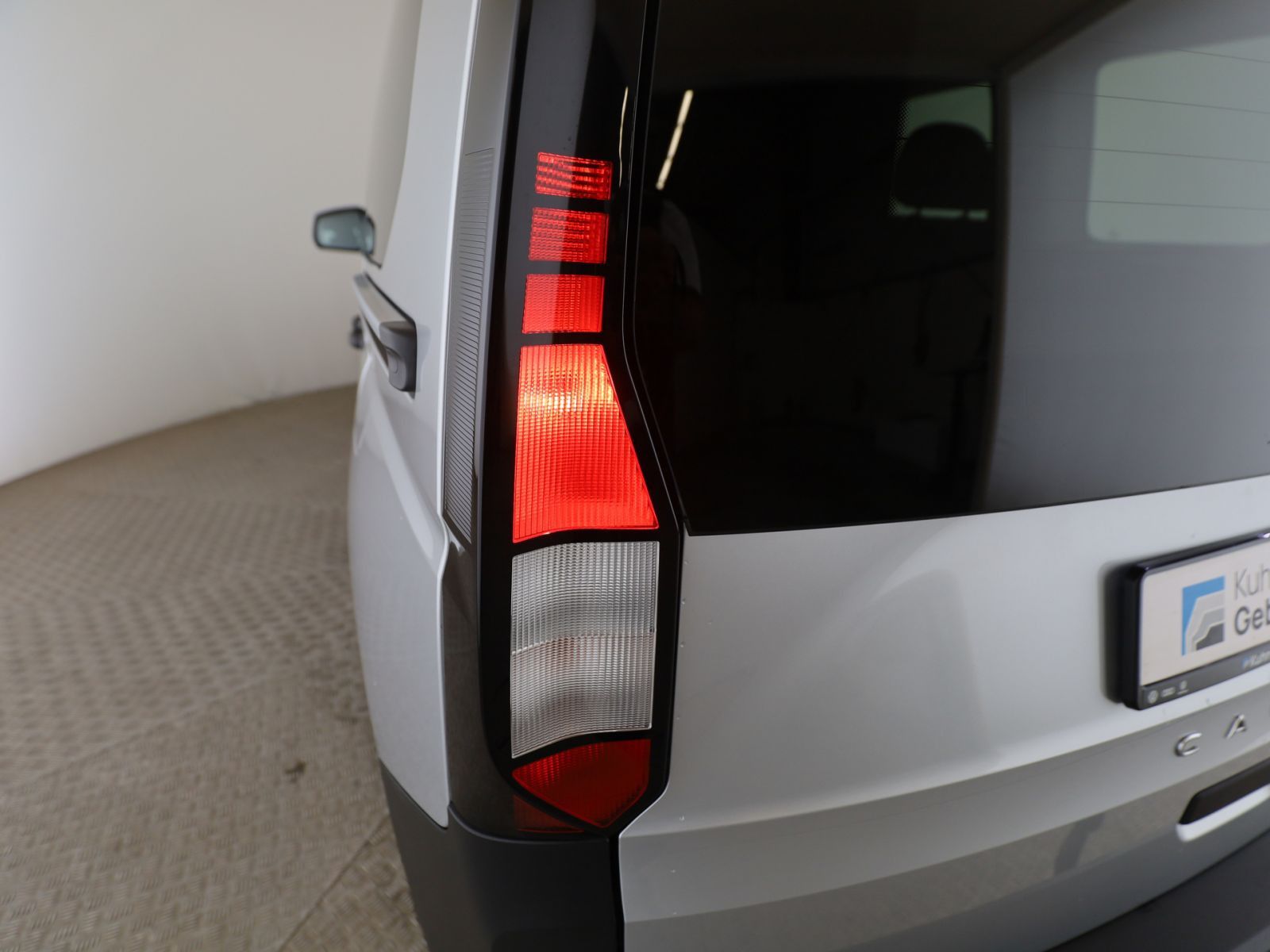 Volkswagen Caddy 2023 г. Серебристый, пробег 34150 км