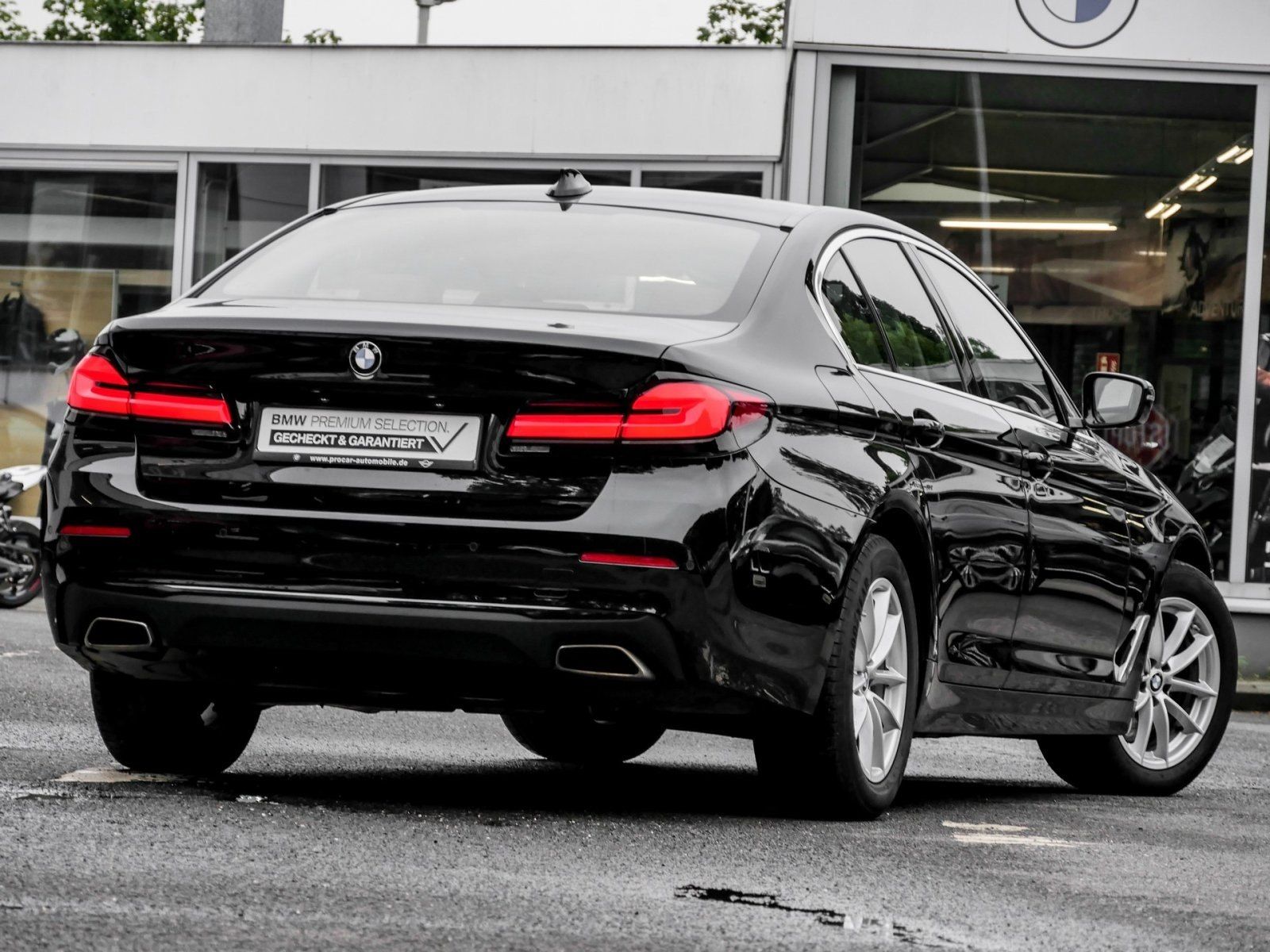 BMW 530 2023 г. Чёрный, пробег 58077 км