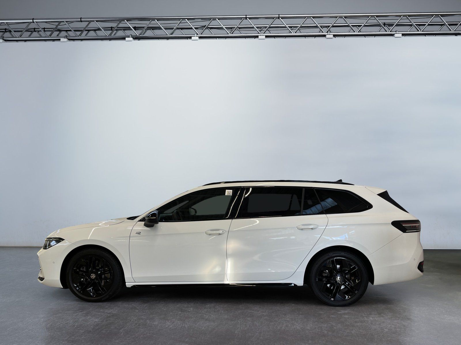 Volkswagen PASSAT VARIANT 2025 г. Белый, пробег 35100 км