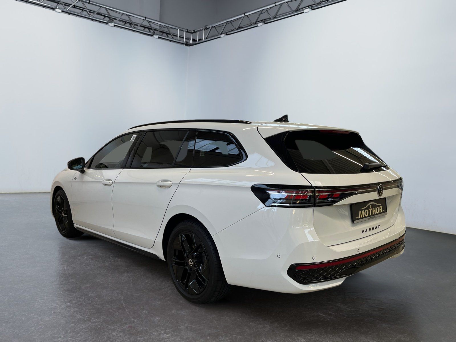 Volkswagen PASSAT VARIANT 2025 г. Белый, пробег 35100 км