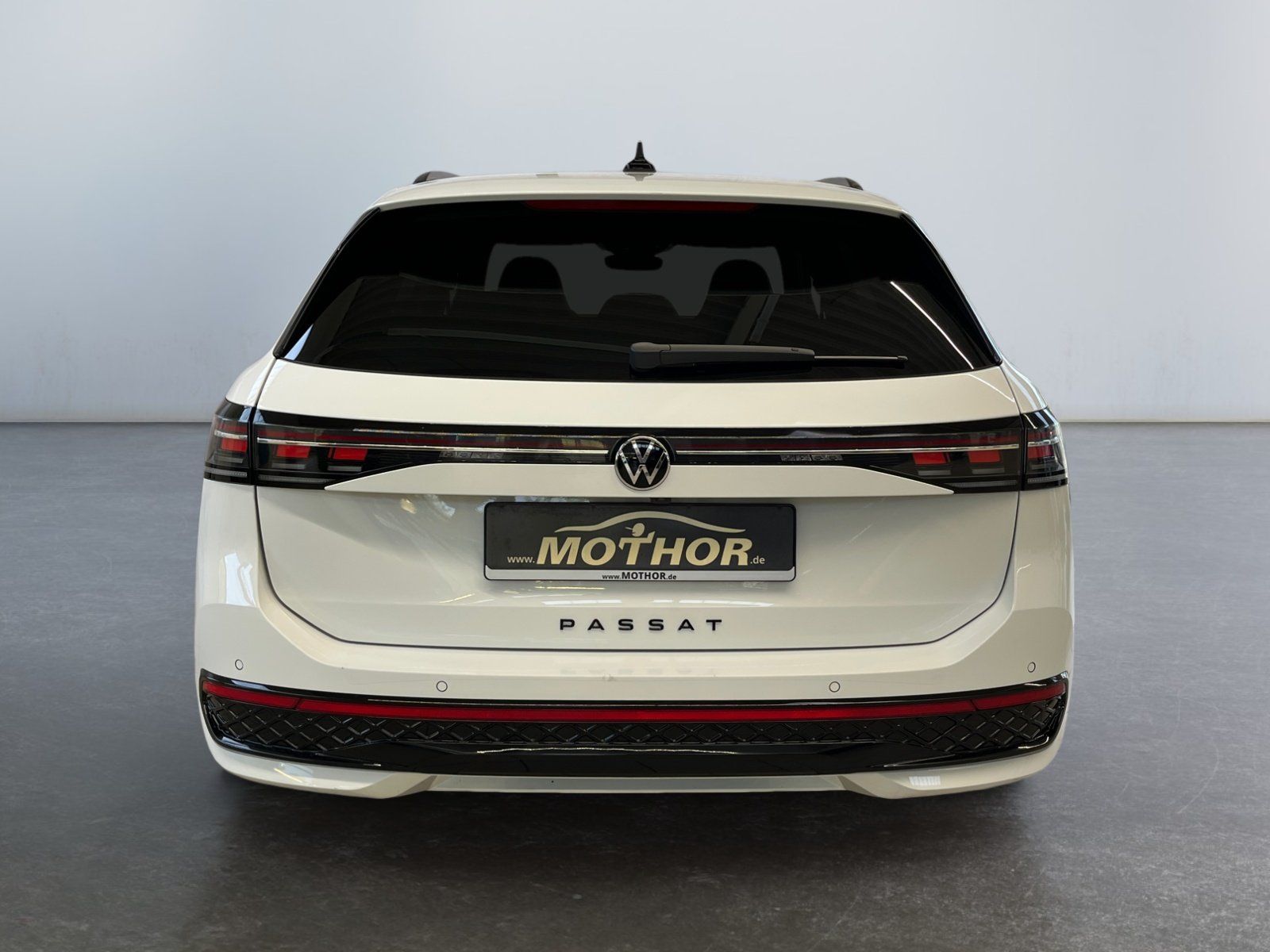 Volkswagen PASSAT VARIANT 2025 г. Белый, пробег 35100 км