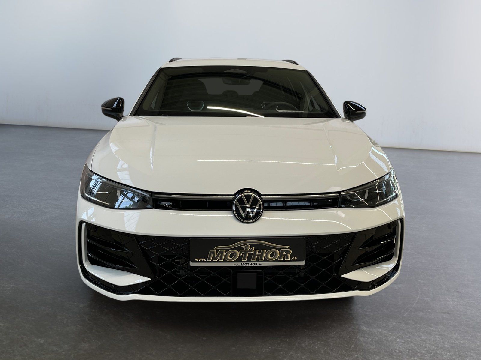 Volkswagen PASSAT VARIANT 2025 г. Белый, пробег 35100 км
