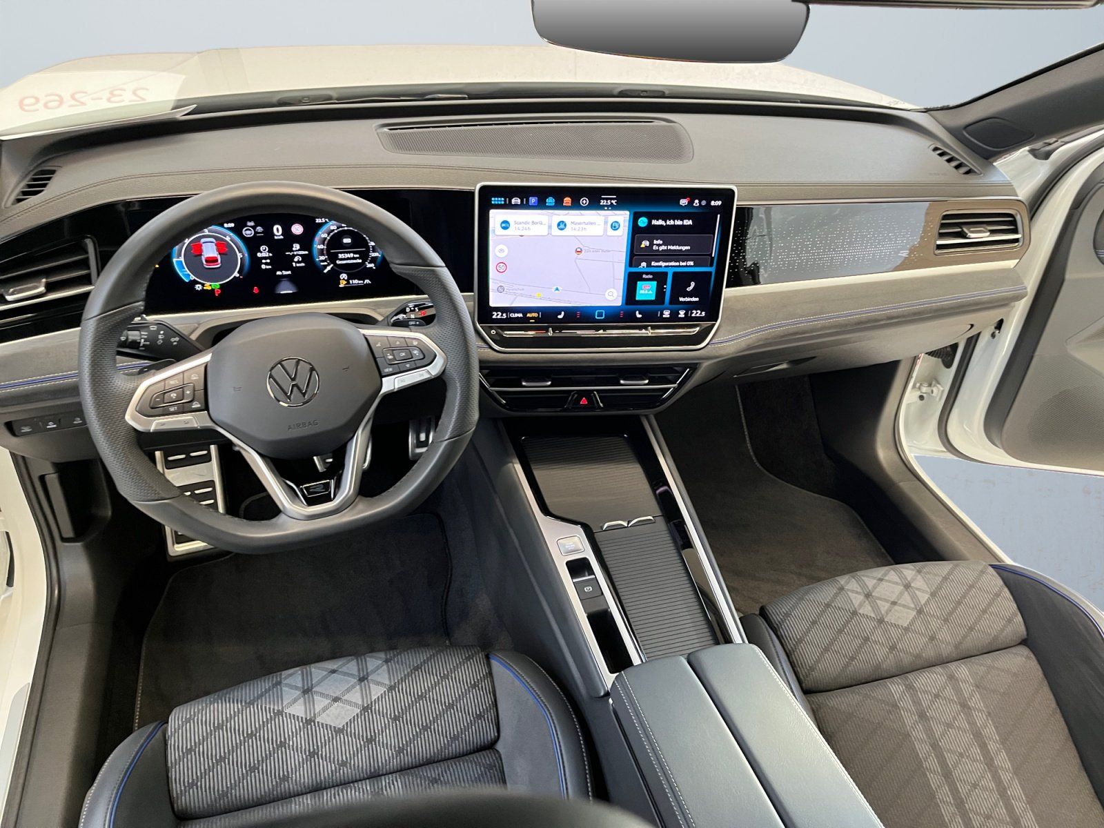 Volkswagen PASSAT VARIANT 2025 г. Белый, пробег 35100 км