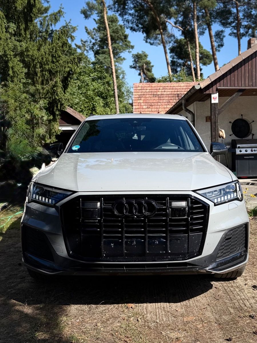 Audi Q7 2023 г. Серый, пробег 56000 км