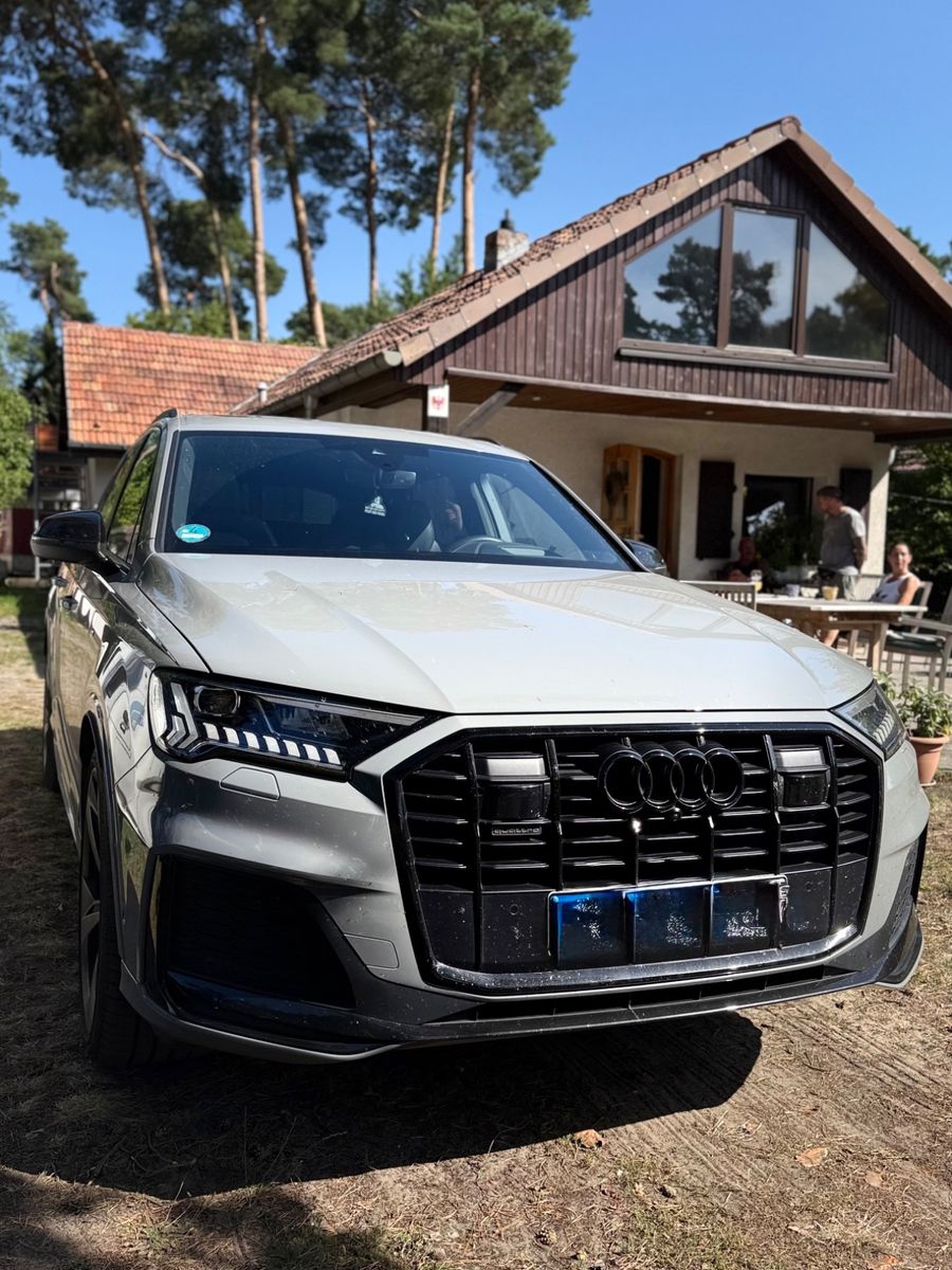 Audi Q7 2023 г. Серый, пробег 56000 км
