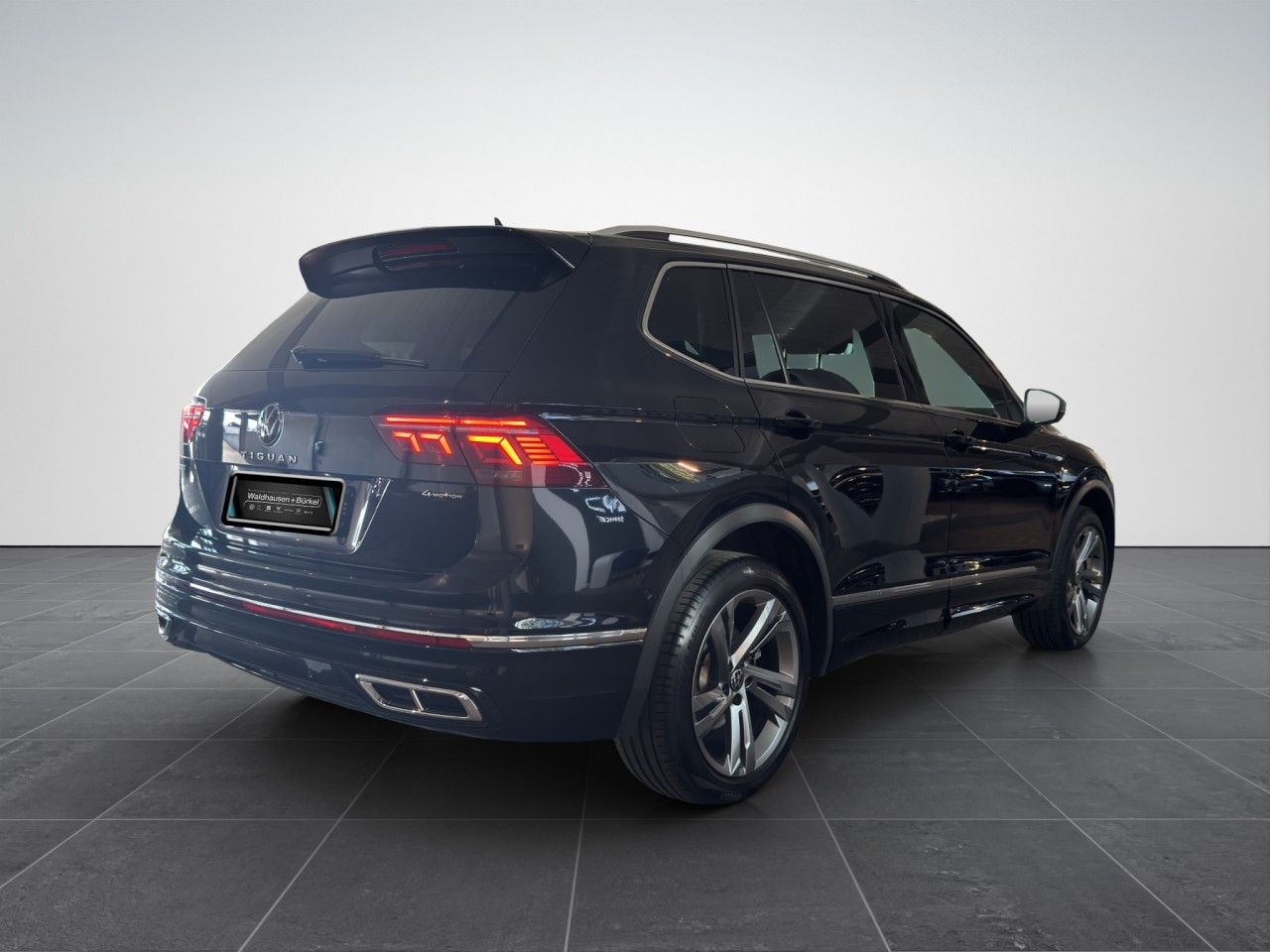 Volkswagen TIGUAN ALLSPACE 2023 г. Чёрный, пробег 33630 км