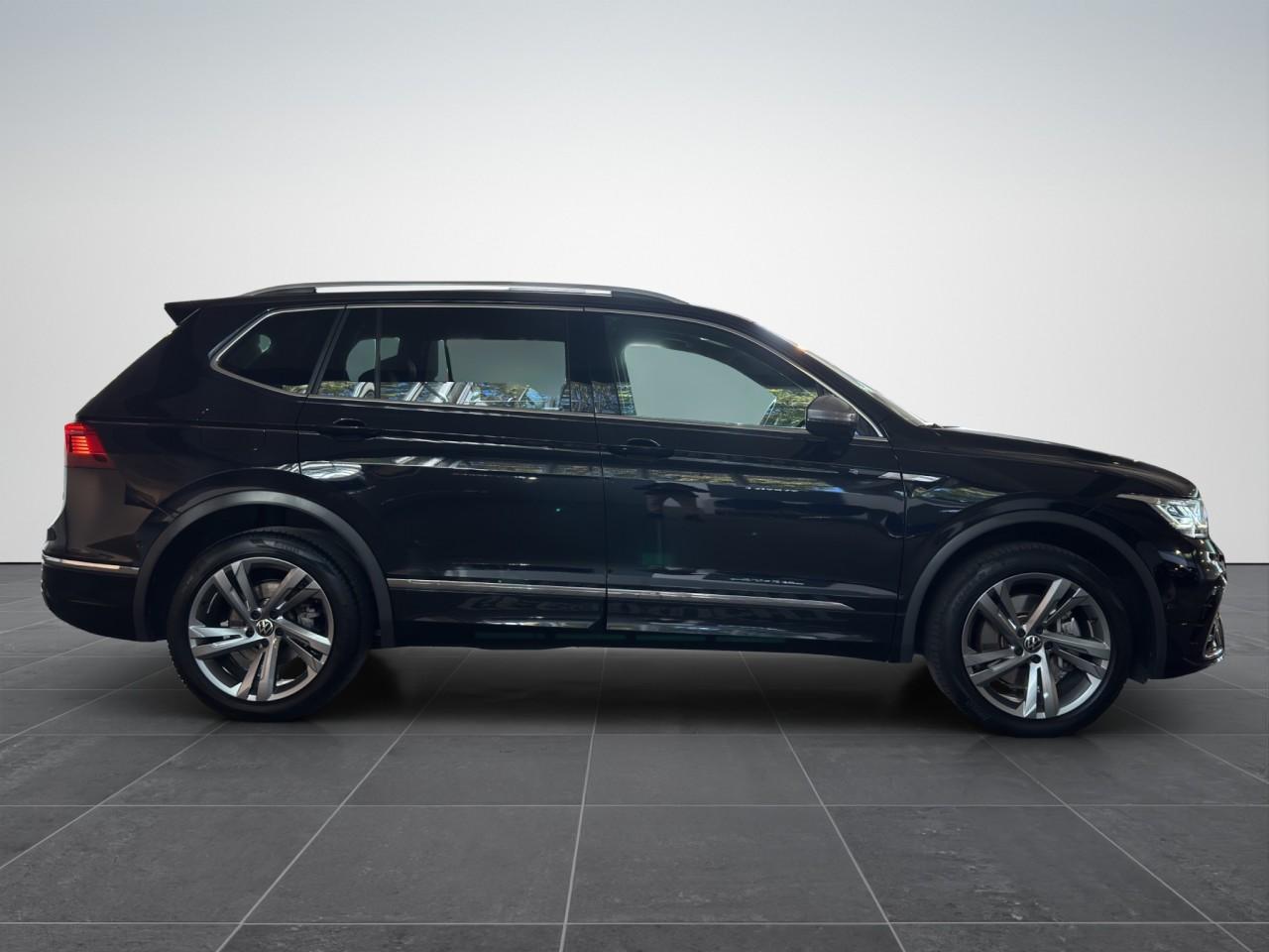 Volkswagen TIGUAN ALLSPACE 2023 г. Чёрный, пробег 33630 км