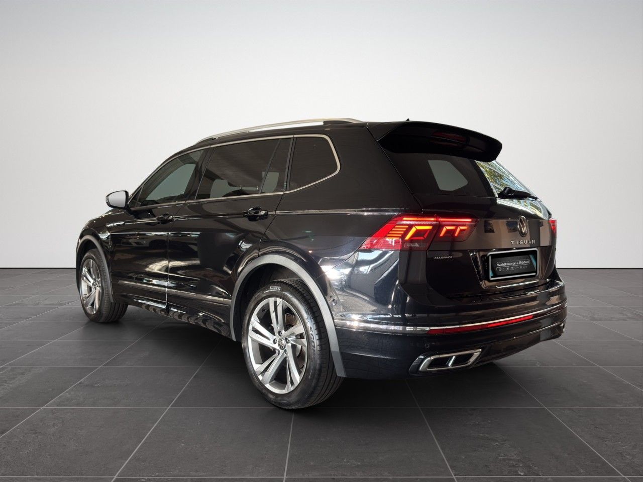 Volkswagen TIGUAN ALLSPACE 2023 г. Чёрный, пробег 33630 км