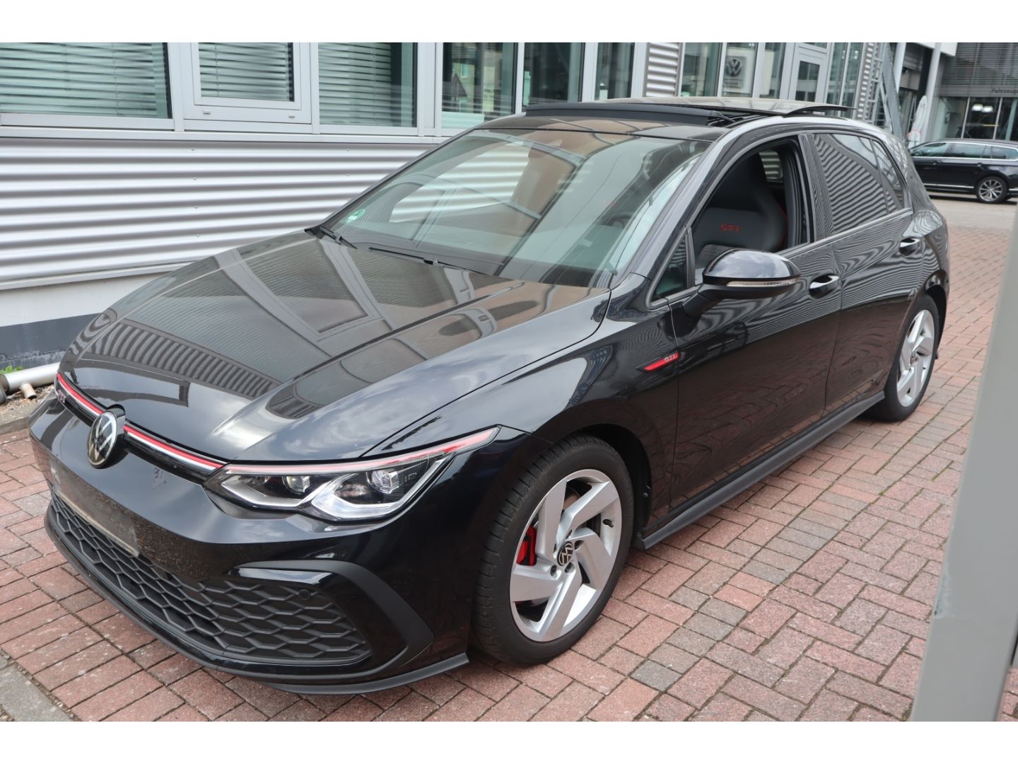 Volkswagen Golf 2024 г. Чёрный, пробег 45400 км