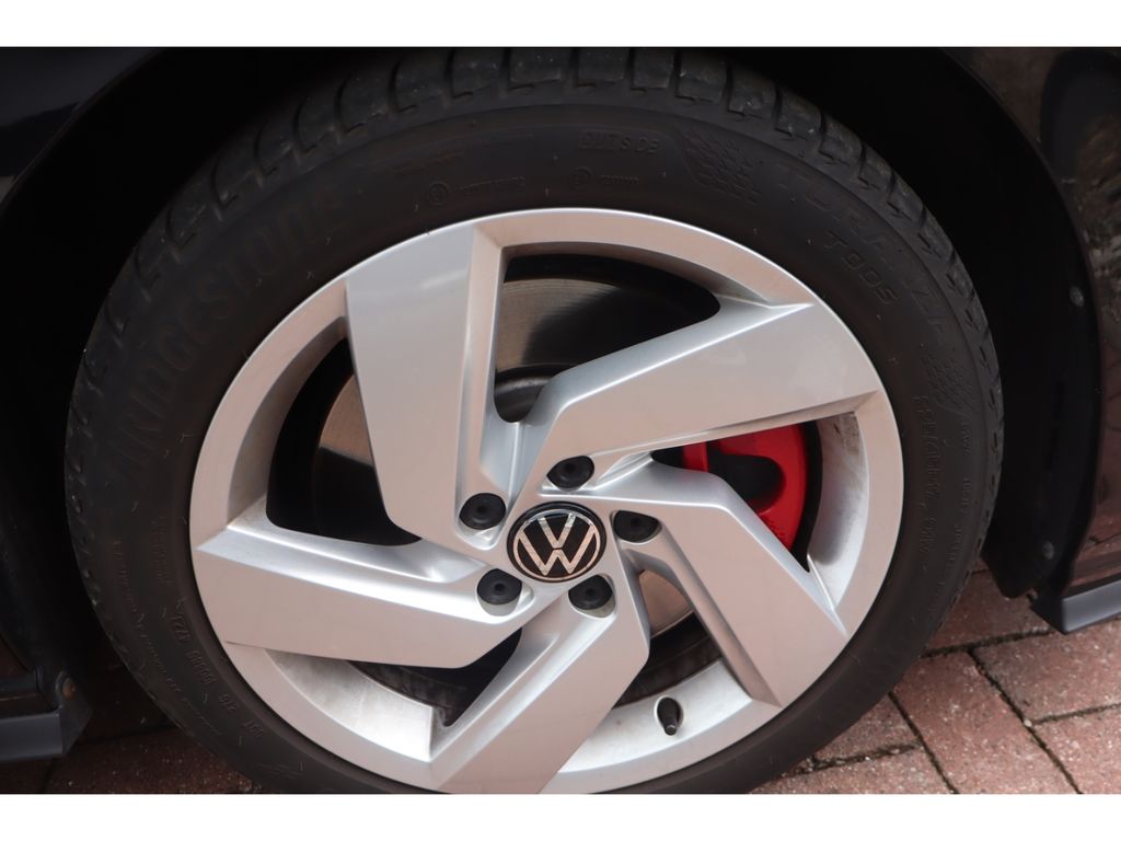 Volkswagen Golf 2024 г. Чёрный, пробег 45400 км