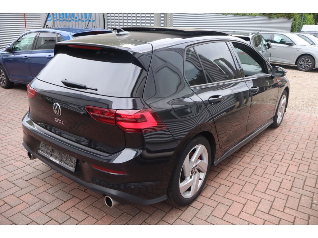 Volkswagen Golf 2024 г. Чёрный, пробег 45400 км