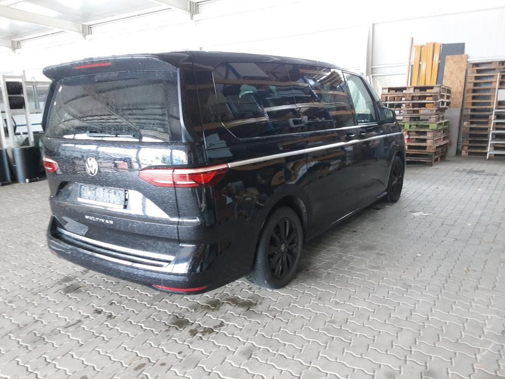 Volkswagen T7 MULTIVAN 2023 г. Чёрный, пробег 51007 км