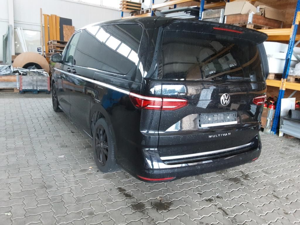 Volkswagen T7 MULTIVAN 2023 г. Чёрный, пробег 51007 км