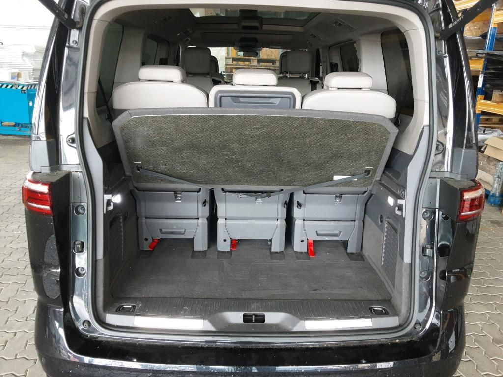 Volkswagen T7 MULTIVAN 2023 г. Чёрный, пробег 51007 км