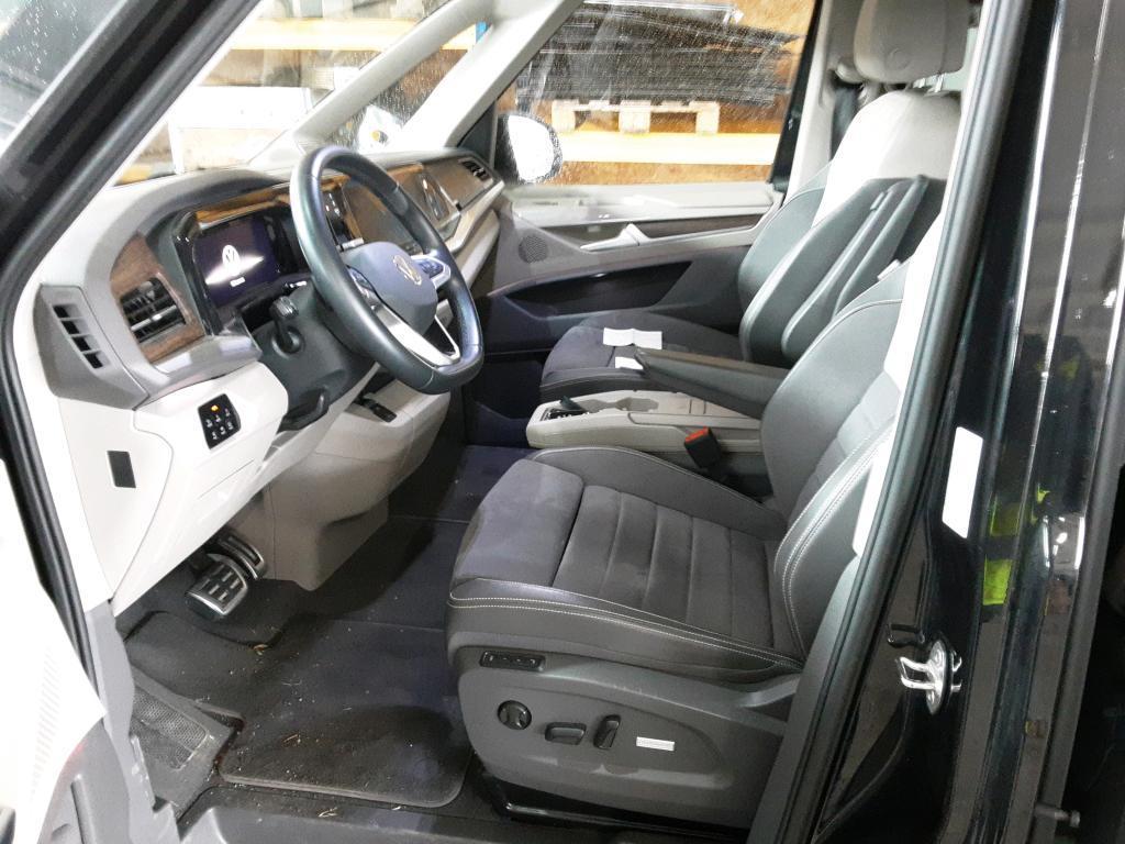 Volkswagen T7 MULTIVAN 2023 г. Чёрный, пробег 51007 км