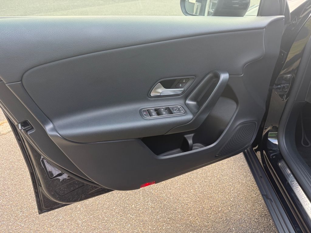 Mercedes-Benz A 180 2021 г. Чёрный, пробег 44031 км