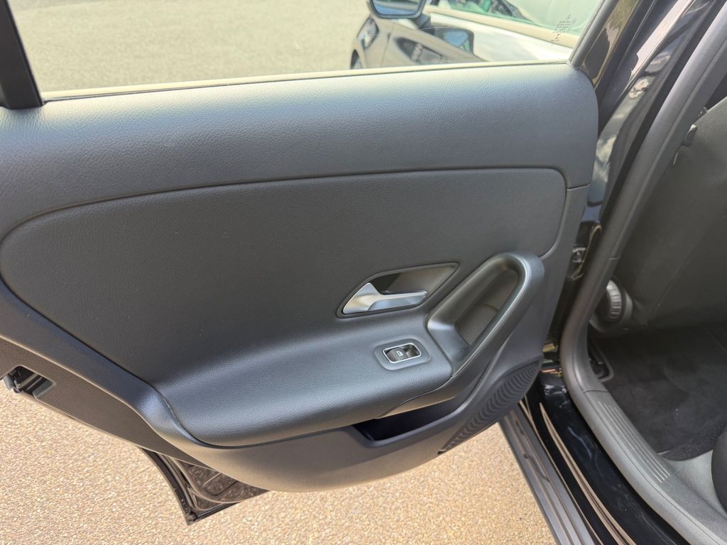 Mercedes-Benz A 180 2021 г. Чёрный, пробег 44031 км