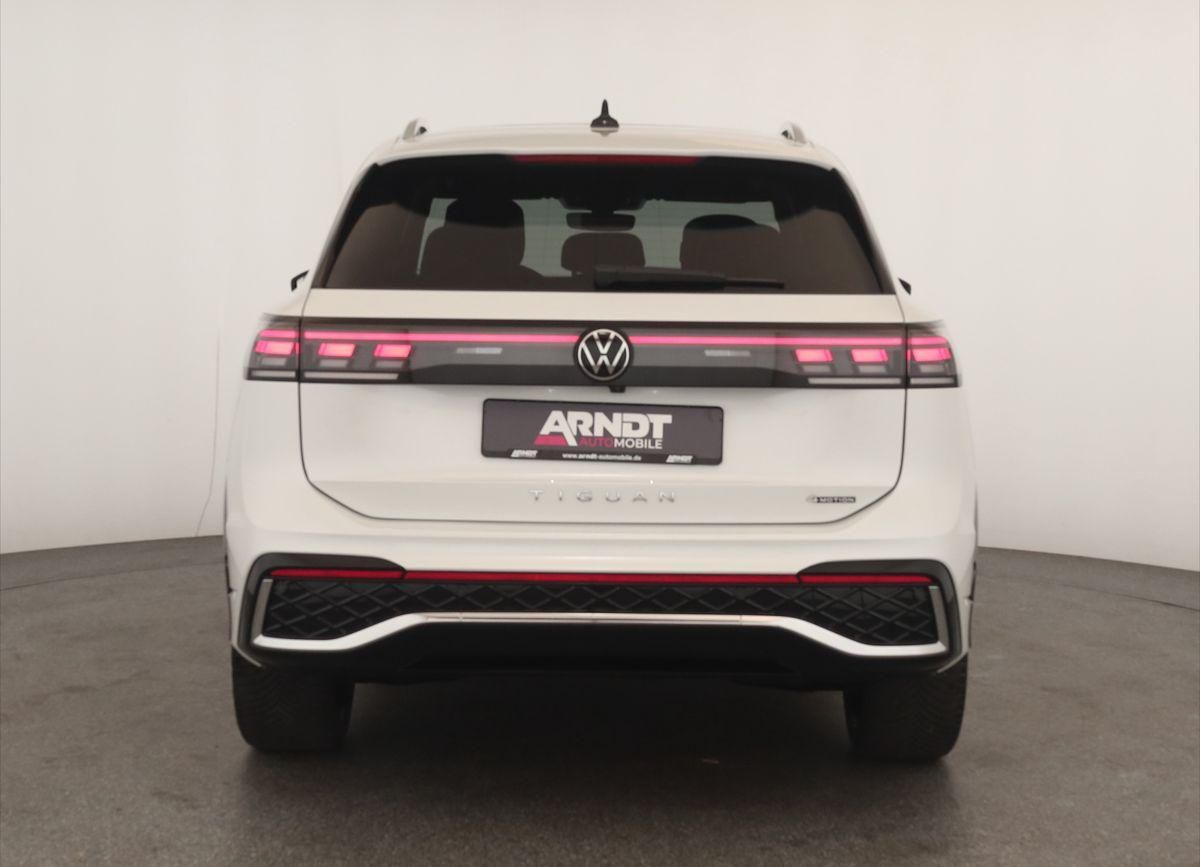 Volkswagen Tiguan 2024 г. Белый, пробег 52200 км