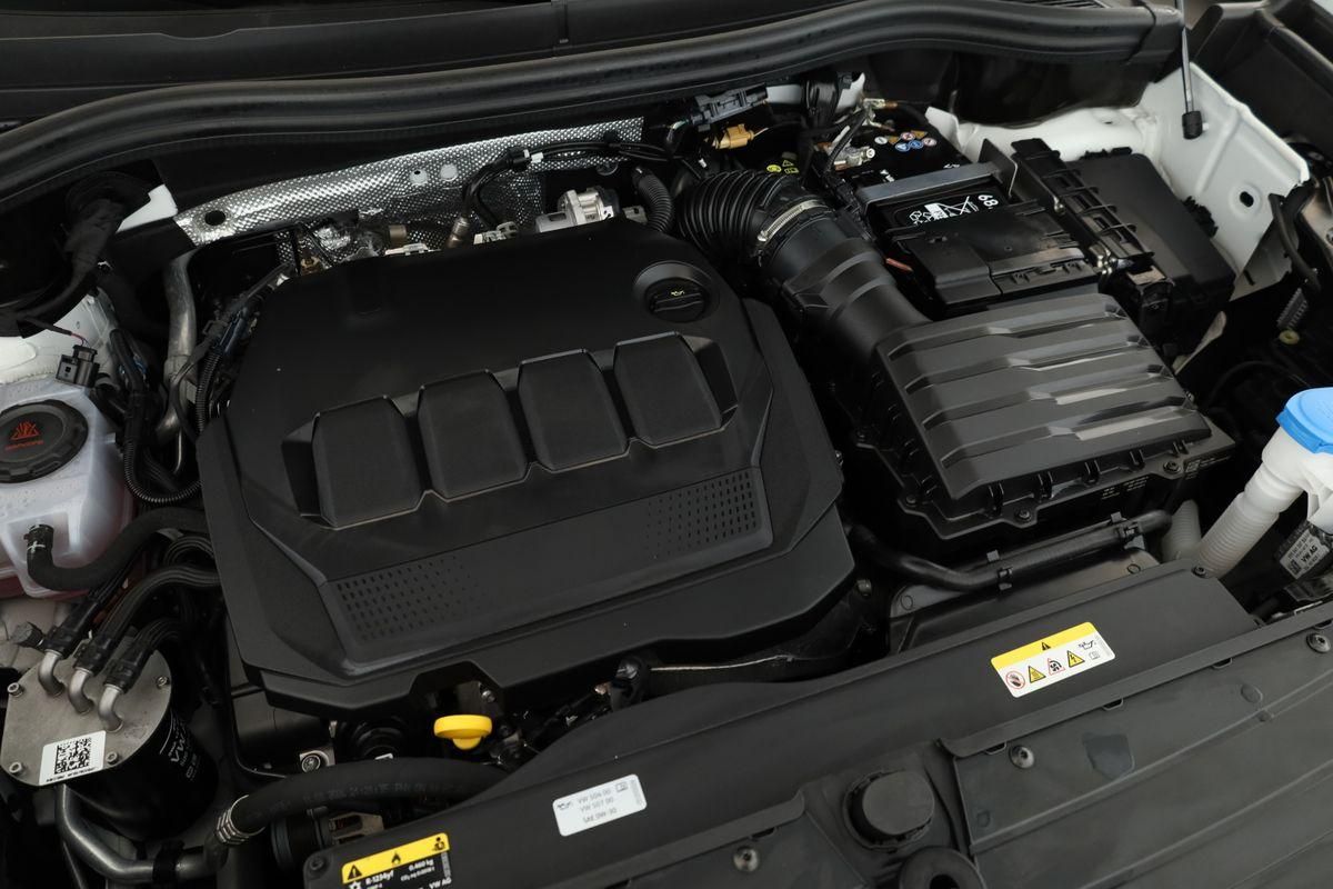 Volkswagen Tiguan 2024 г. Белый, пробег 52200 км