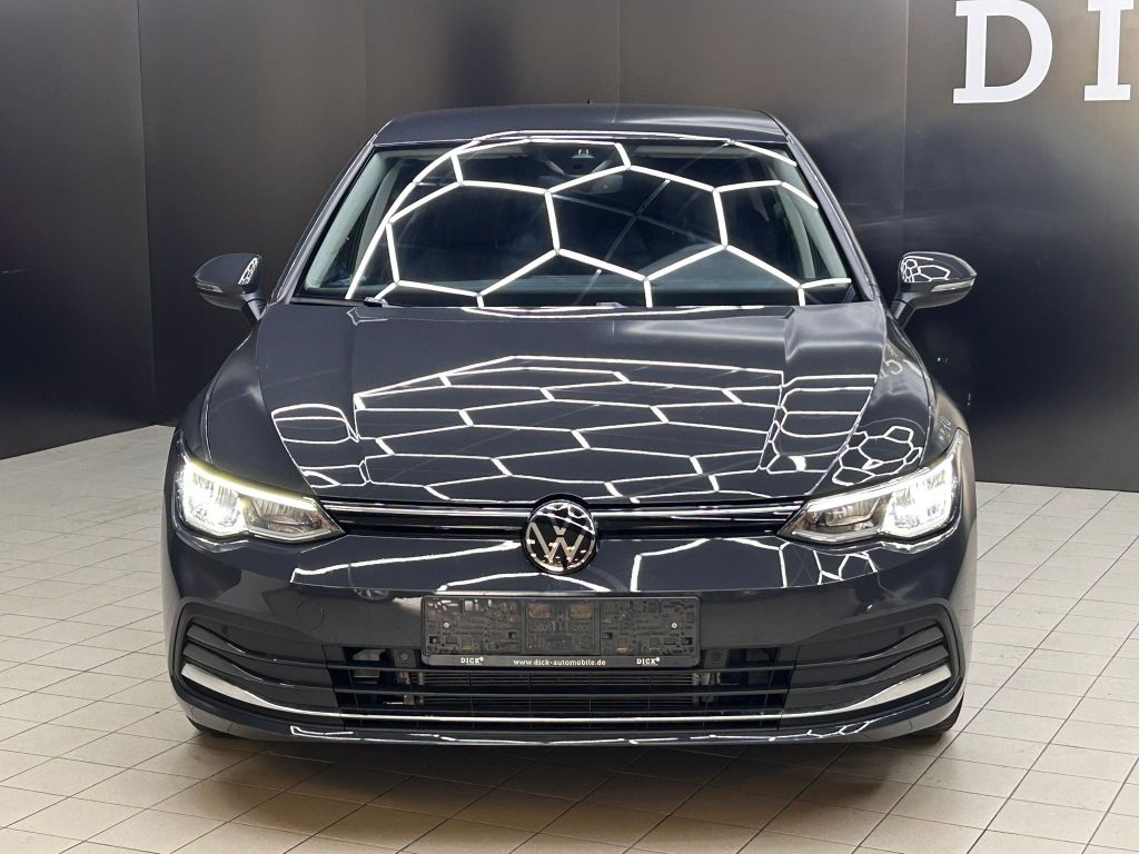 Volkswagen Golf 2024 г. Серый, пробег 25000 км