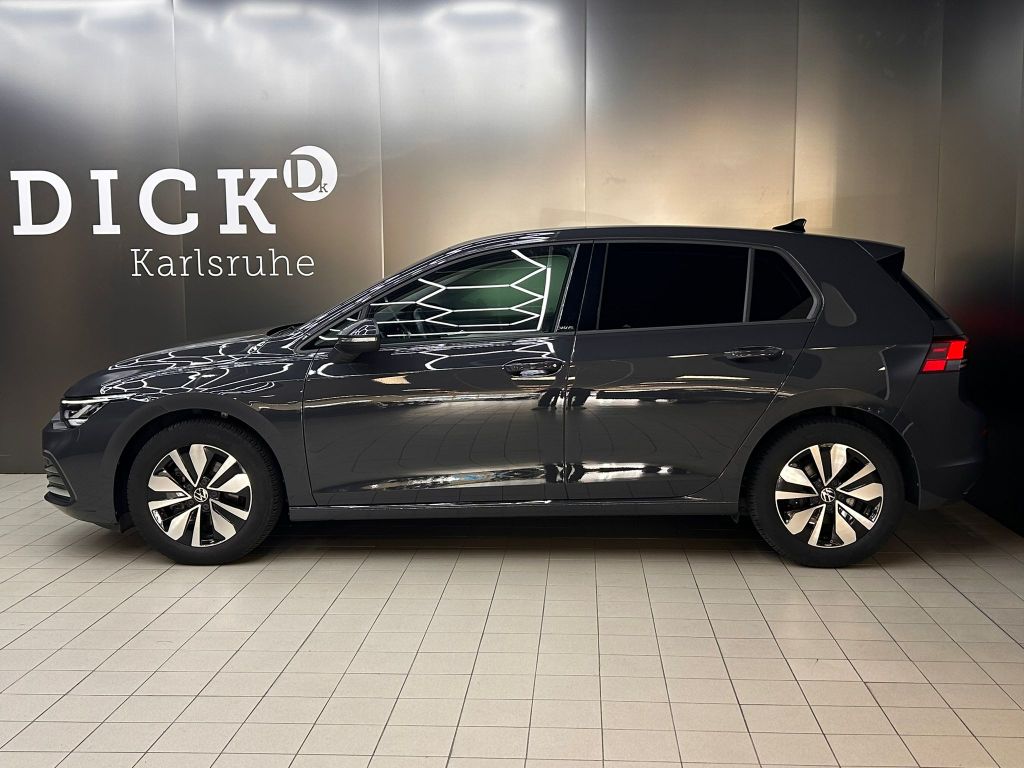 Volkswagen Golf 2024 г. Серый, пробег 25000 км