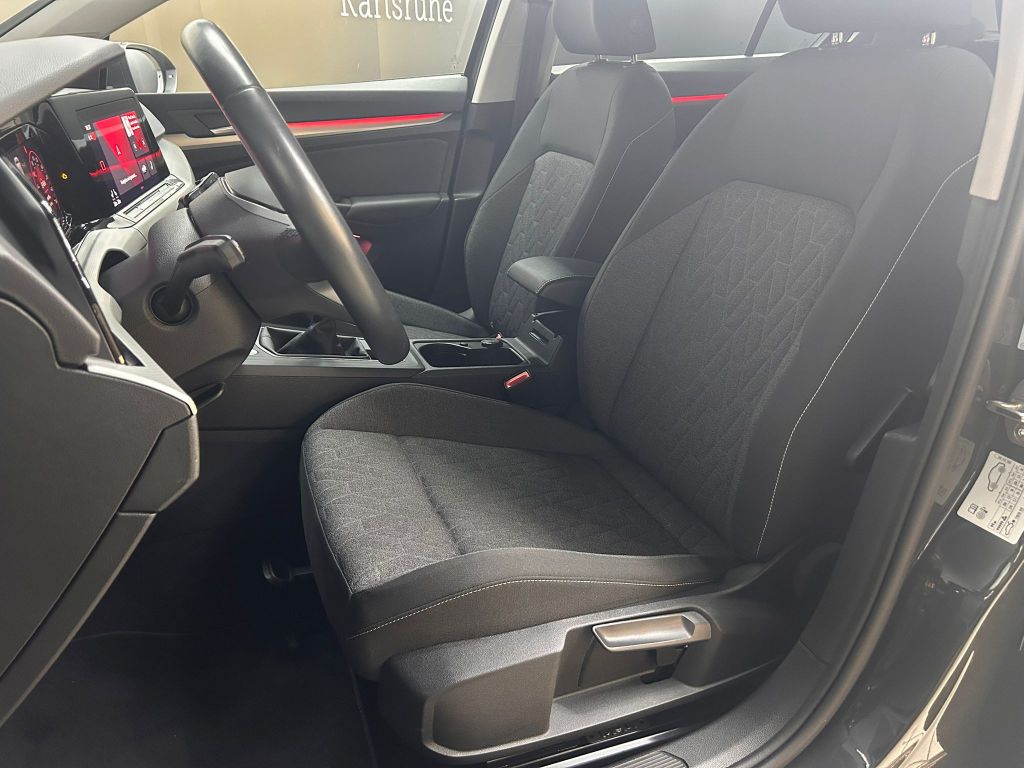 Volkswagen Golf 2024 г. Серый, пробег 25000 км