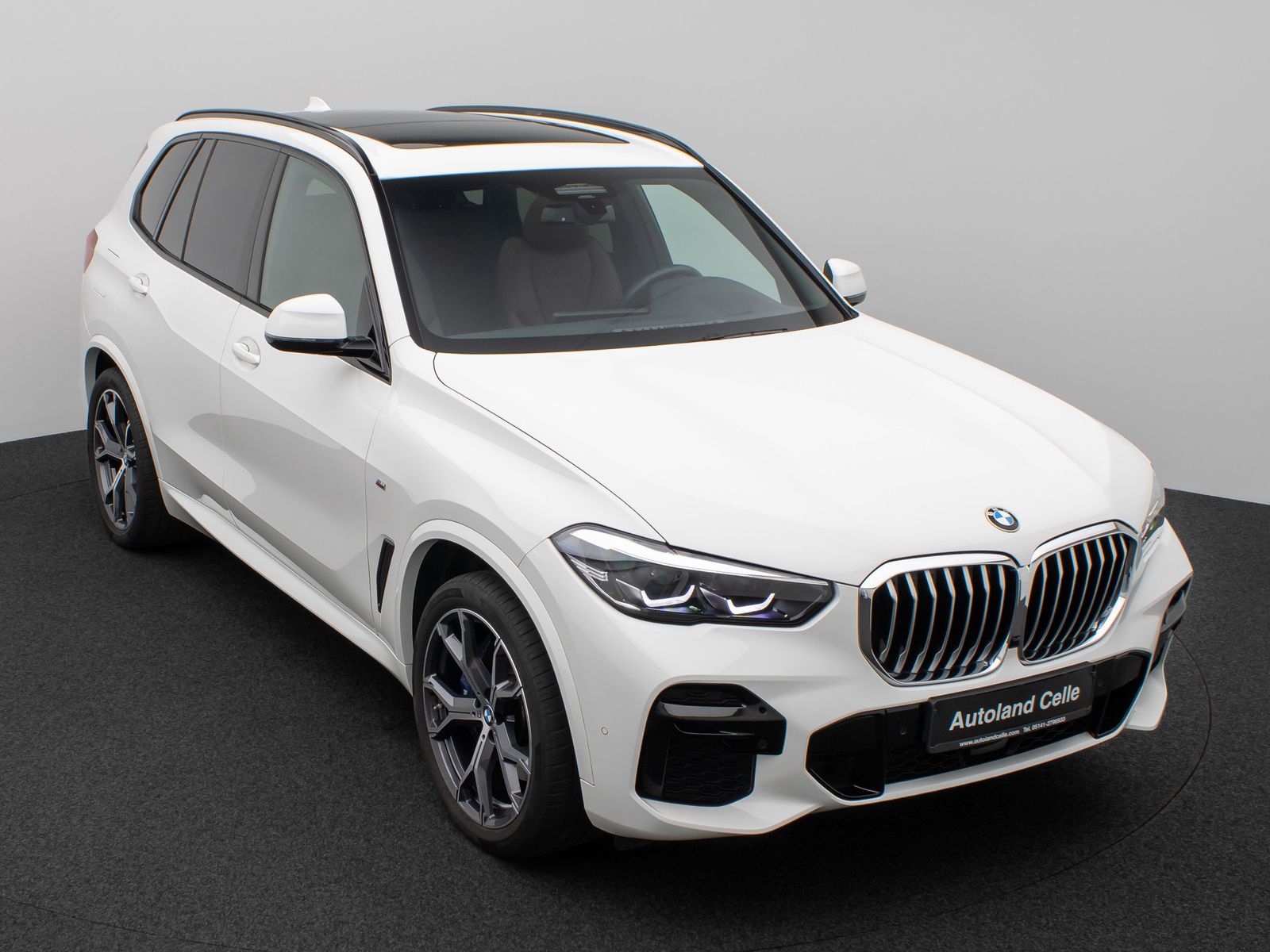 BMW X5 2022 г. Белый, пробег 42734 км