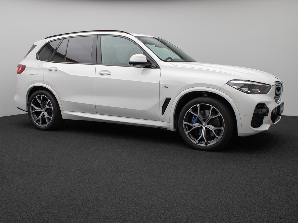 BMW X5 2022 г. Белый, пробег 42734 км