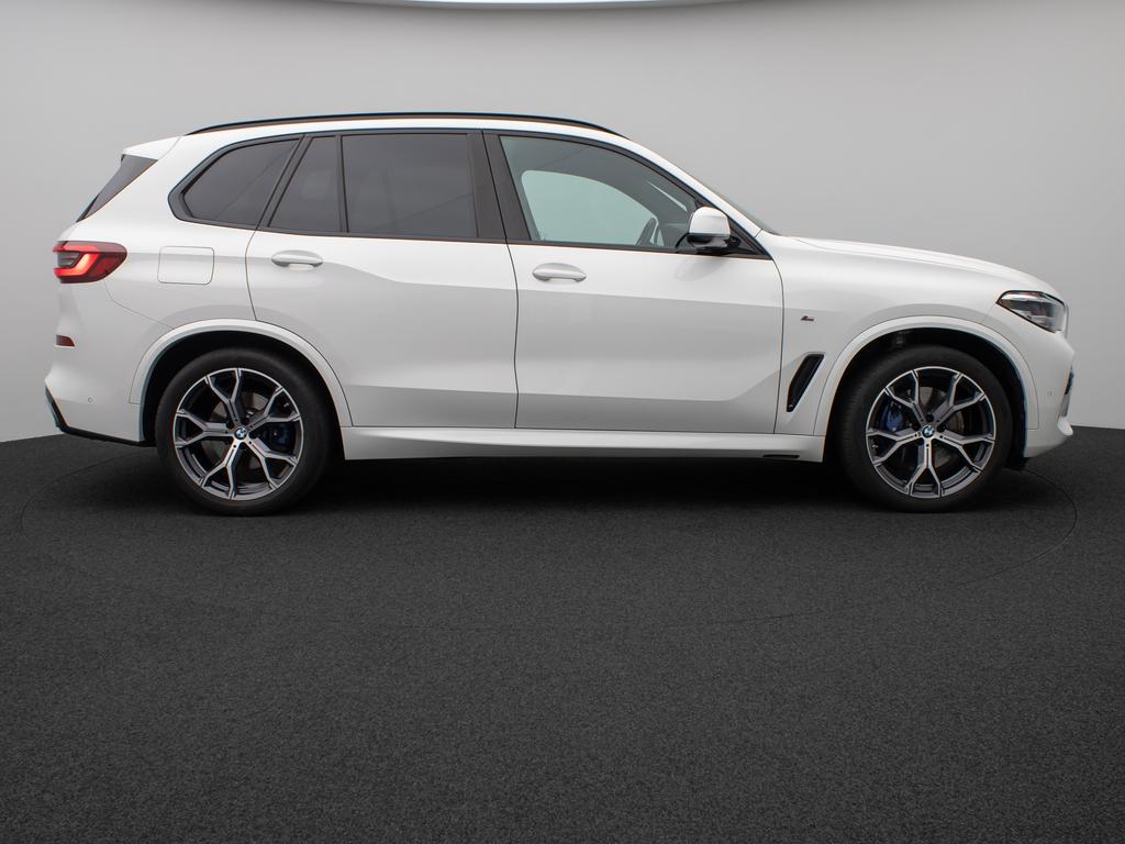 BMW X5 2022 г. Белый, пробег 42734 км