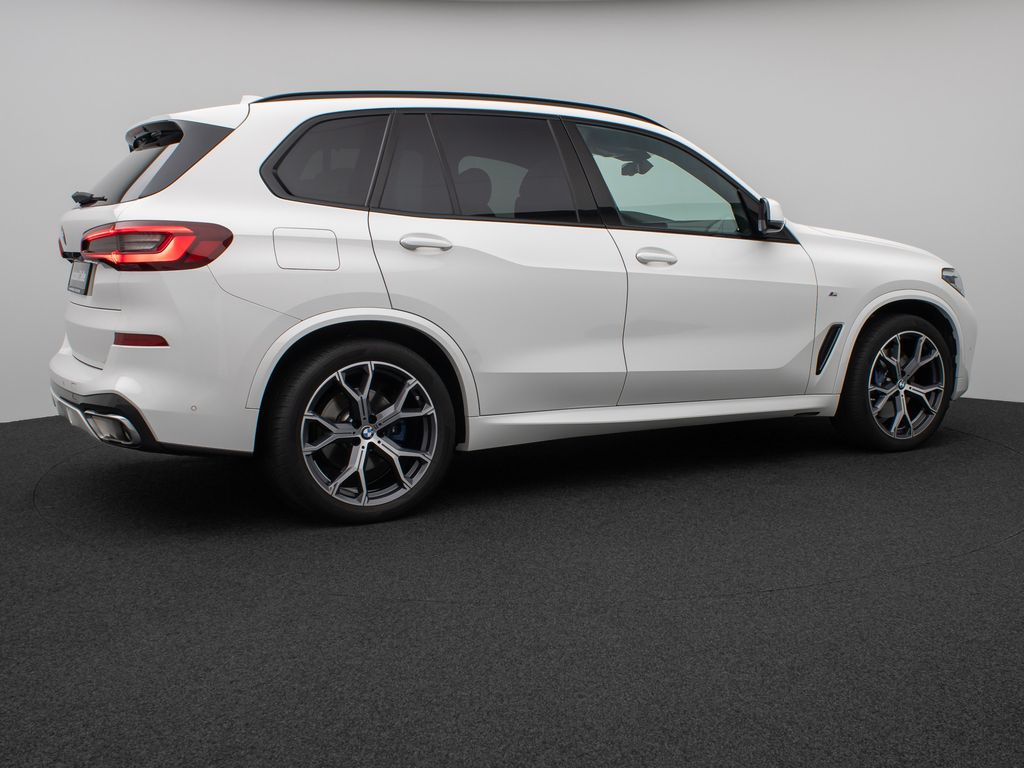 BMW X5 2022 г. Белый, пробег 42734 км