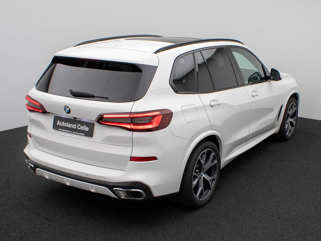 BMW X5 2022 г. Белый, пробег 42734 км